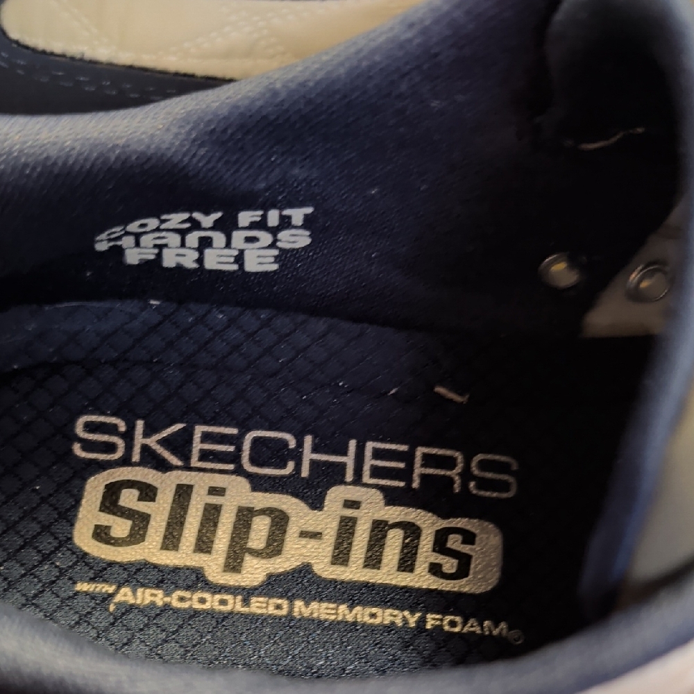 Skechers Women's Quilted White and Navy Athletic Shoes - Picture 7 of 9